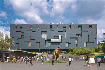 ⑥广东省博物馆 主体的设计外观呈方正的玲珑盒形，分为历史馆、自然馆、艺术馆和临展馆四大部分。