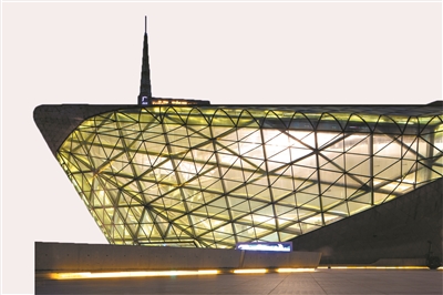 ①广州大剧院 由英籍伊拉克设计师扎哈·哈迪德设计，曾被评为“世界十大歌剧院”。