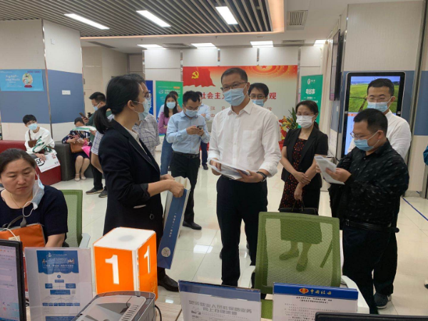 11月4日市大湾区办陈建荣常务副主任率队赴越秀区调研信用工作.jpg