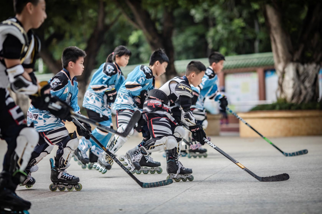 工业大道中小学冰球队训练.png