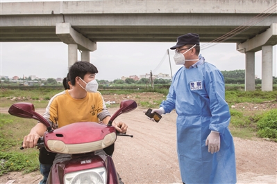 为了9户菜农生计 他们留出这条“民生小道”1.jpg