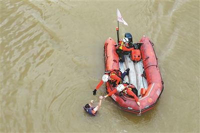 以练促战 勇毅护航1.jpg