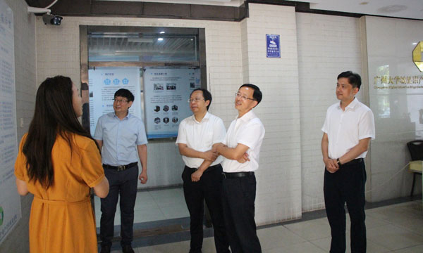 调研图片1：走访广州大学城健康产业产学研孵化基地.jpg