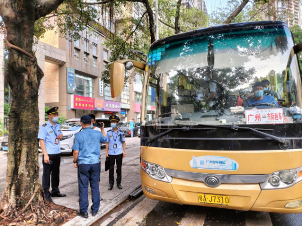 广州市开展暑期旅游包车联合执法行动