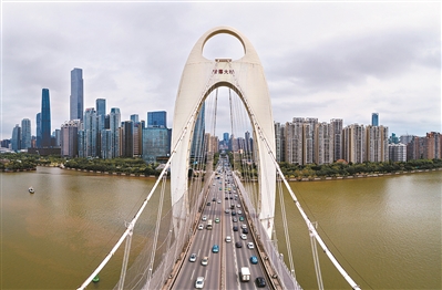 从大江阻隔南北到立体交通网密布 一桥一隧饱蘸市民记忆