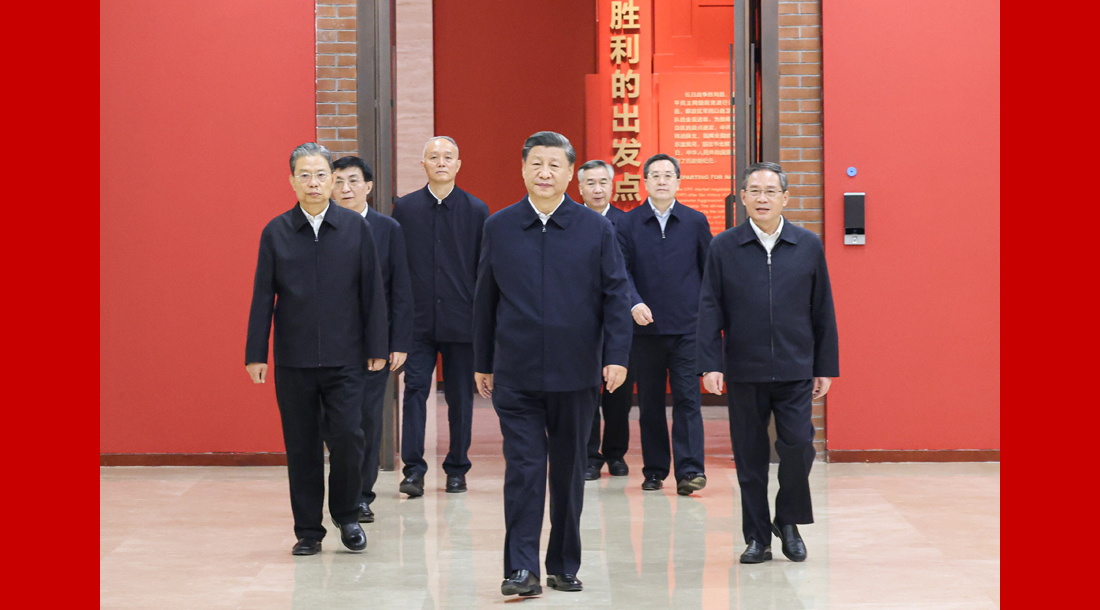 习近平瞻仰延安革命纪念地：弘扬伟大建党精神和延安精神 为实现党的二十大提出的目标任务而团结奋斗