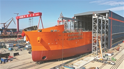 我国首艘超深水科考钻探船在广州亮相