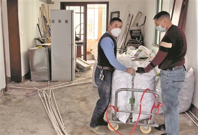 逛花市收“利是” 留穗过年年味浓