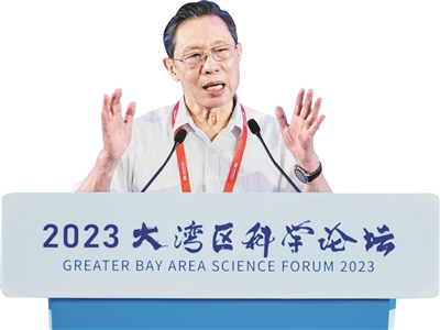 钟南山：6月底或再有高峰 覆盖XBB毒株疫苗将面世