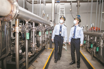 广州市卫生健康委党组以实际行动筑牢群众健康防线：做好卫生监督 护航经济发展