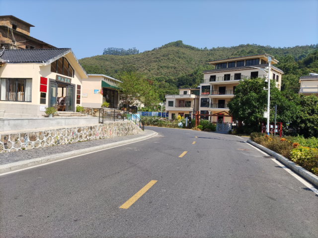 ▲小楼镇邓山村 ▲小楼镇邓山村