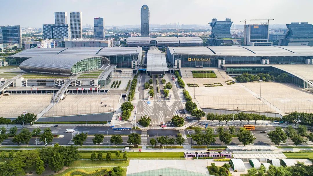 王伟中到广交会展馆巡馆调研