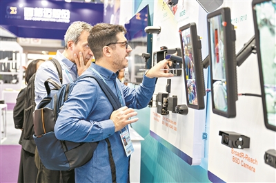 参展广东企业的各国客商订单纷至沓来