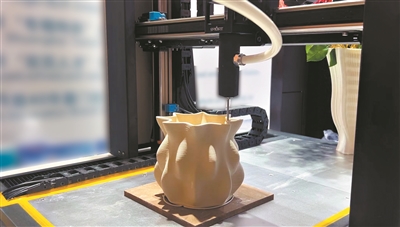 3D打印碗碟玩出花 隧道里烧出“金属瓷”