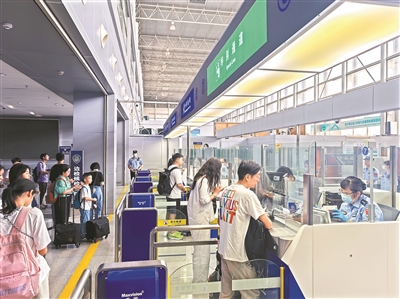 南沙客运港客流同比增六成 暑假以来出入境突破2万人次