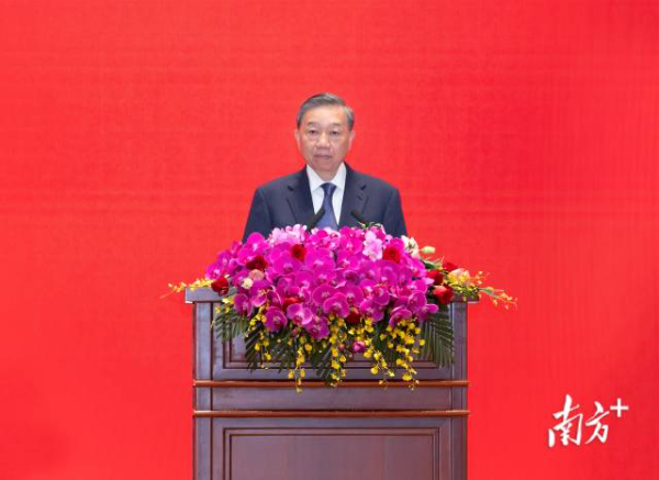 △8月18日，苏林在广州参加中国对越友好人士代表见面会。