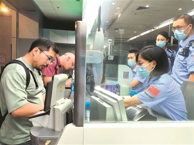 南沙口岸迎来首批144小时过境免签外国旅客