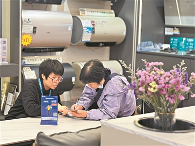 “国补”扩容 市民选购忙