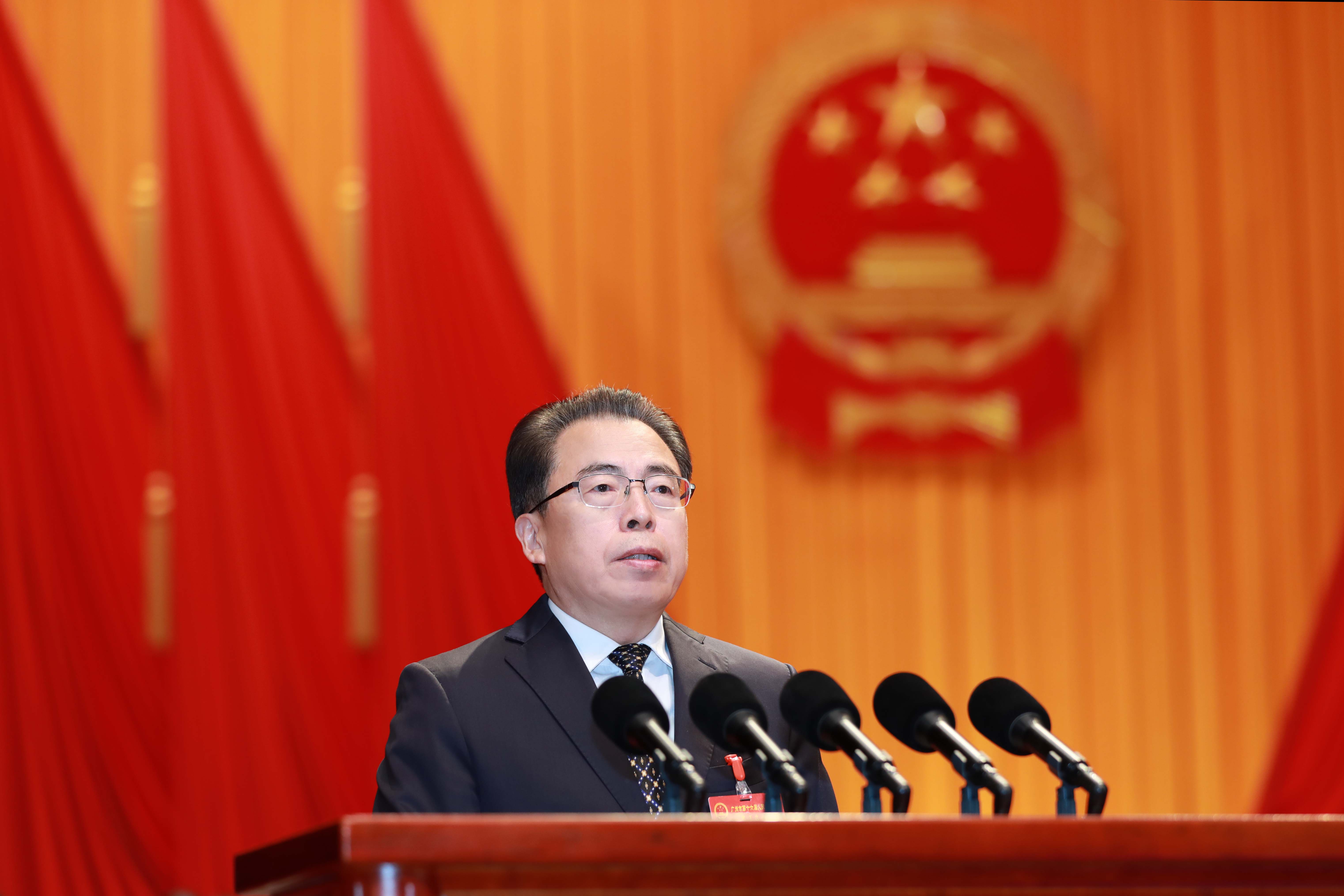 广州市十六届人大五次会议举行第二次全体会议