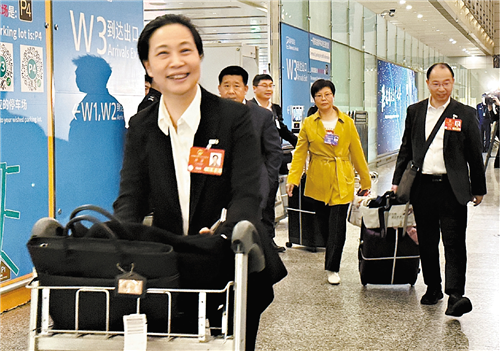 广东代表团圆满完成大会各项议程后马不停蹄返穗
