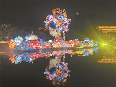 万盏彩灯 55万人涌入超级灯会