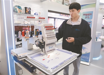 “广货优品 广贸全球”AI Robot主题展在白云国际机场开幕