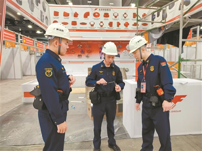 200余名消防员贴身守护广交会