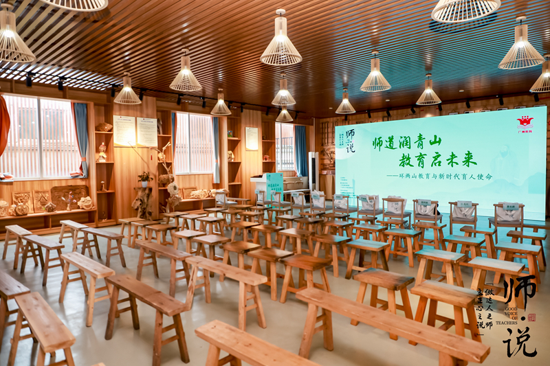 图1 主论坛现场.jpg