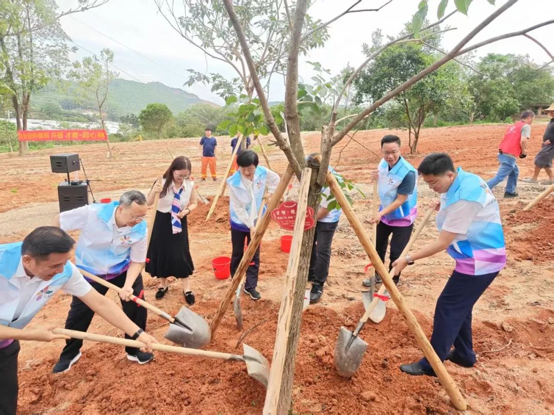 广州市、区知联会共同开展“同心林”植树活动