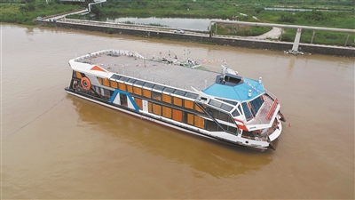 广州首艘3D全息投影新能源游览船在南沙下水