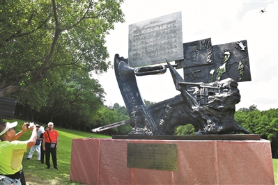 主题雕塑《义勇军进行曲》落成