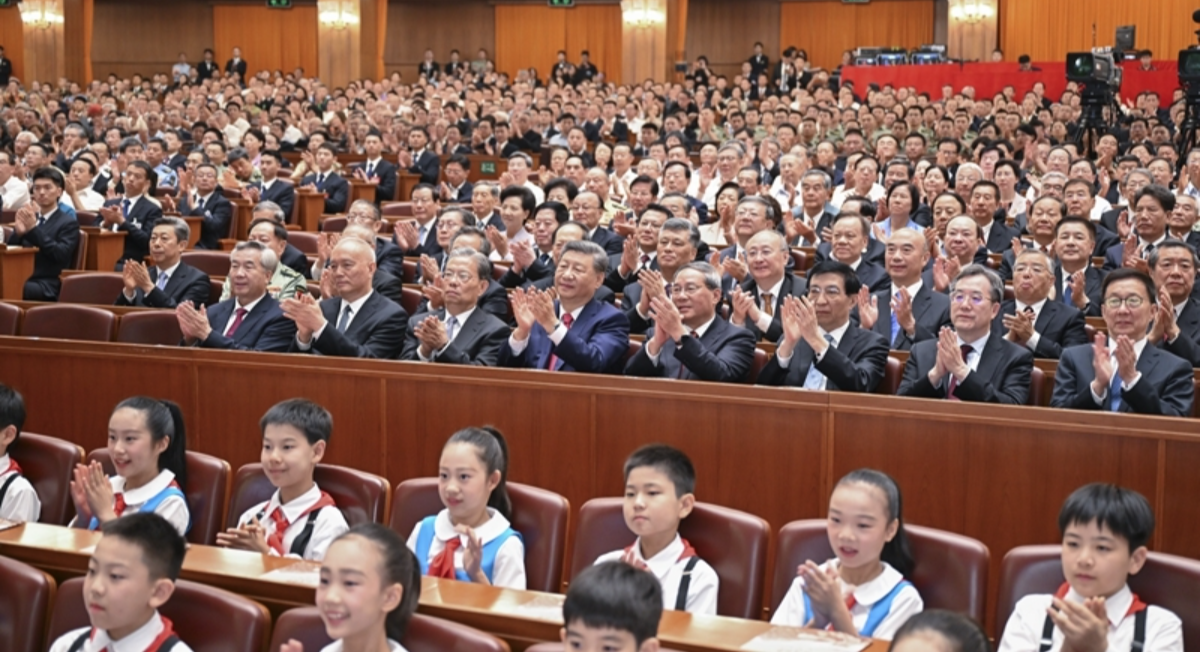 纪念中国人民抗日战争暨世界反法西斯战争胜利80周年文艺晚会《正义必胜》在京隆重举行 习近平等出席观看