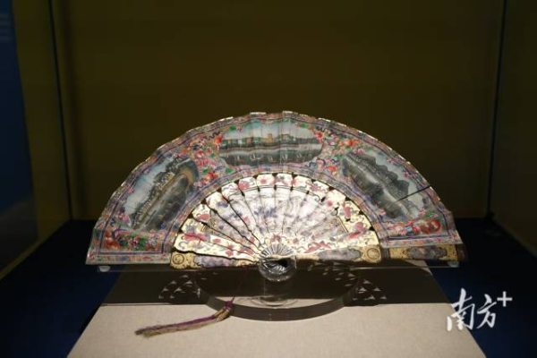 19世纪下半叶省港澳港口风景图折扇。