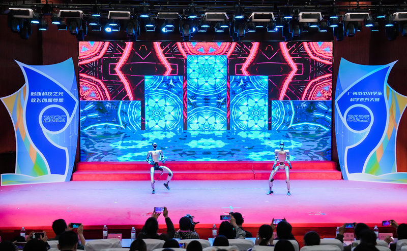 开幕仪式机器人舞蹈.jpg