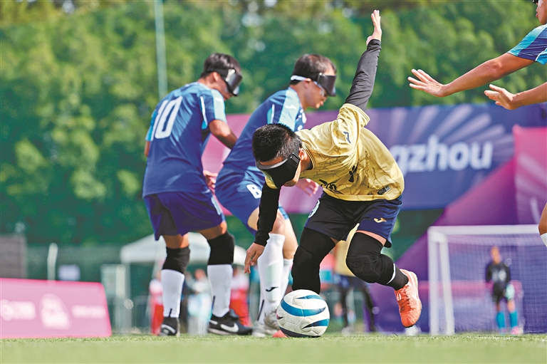 广东盲人足球队披金戴银 在家门口圆梦