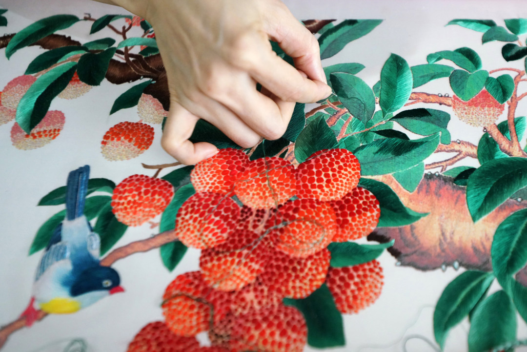 莫伟浓20220329广绣非遗课程 绣进校园 (5)