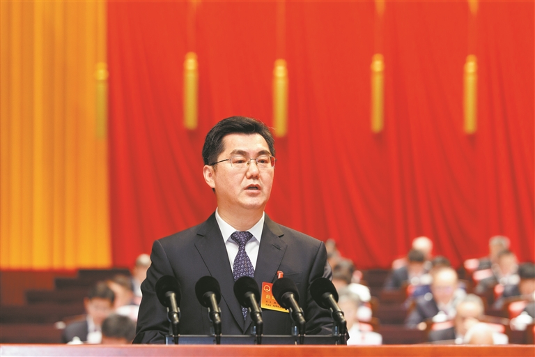 市长孙志洋向大会作政府工作报告