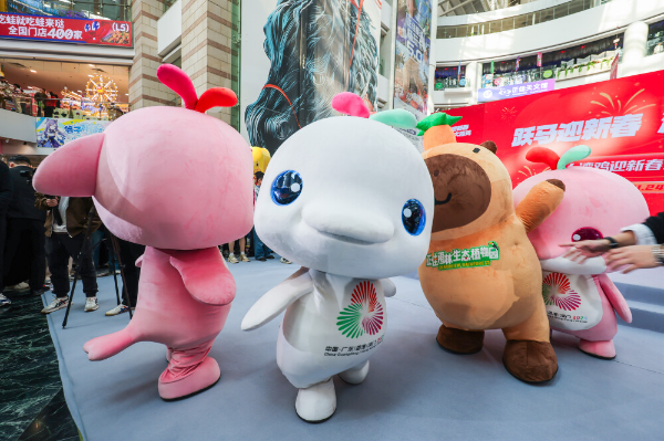 Guangzhou activates Games mascot "Greater Bay Chicken" for Spring Festival celebrations