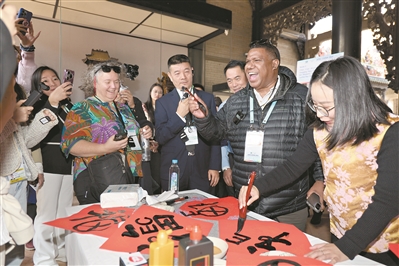 城市外文标识助APEC嘉宾“丝滑”读懂广州 岭南文化IP以更加开放自信的姿态走向全球