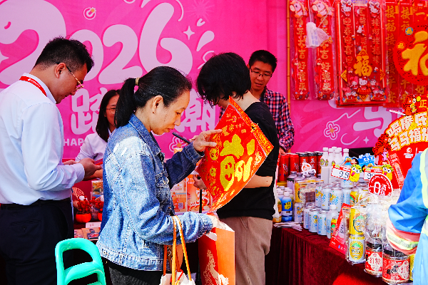 “穗好办新春福利站”走进花市 搭建广货展示平台