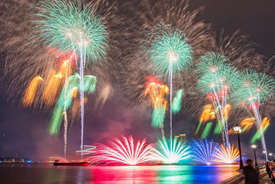 烟花骏跃长空！王老吉以“吉文化”点亮马年春节