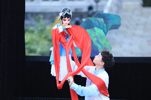 艺术大礼包再添非遗大秀，岭南木偶火爆亮相“超级灯会”