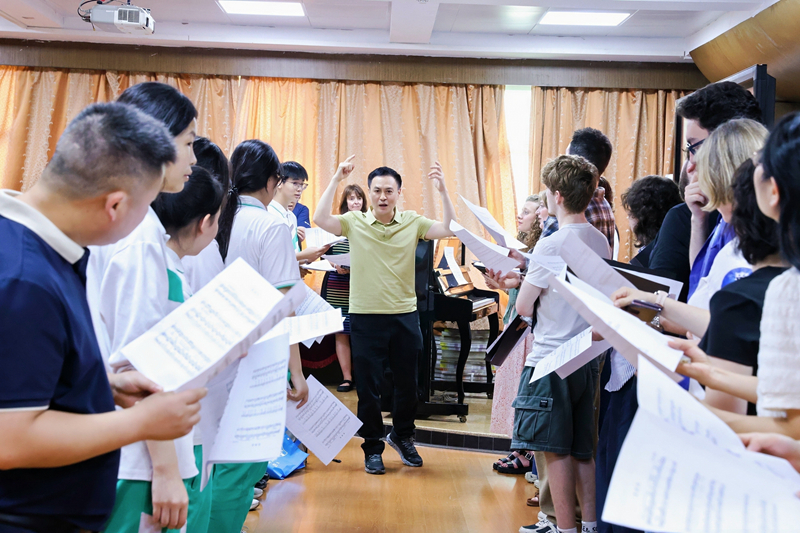图2 南武中学“大师课”声乐课.jpg