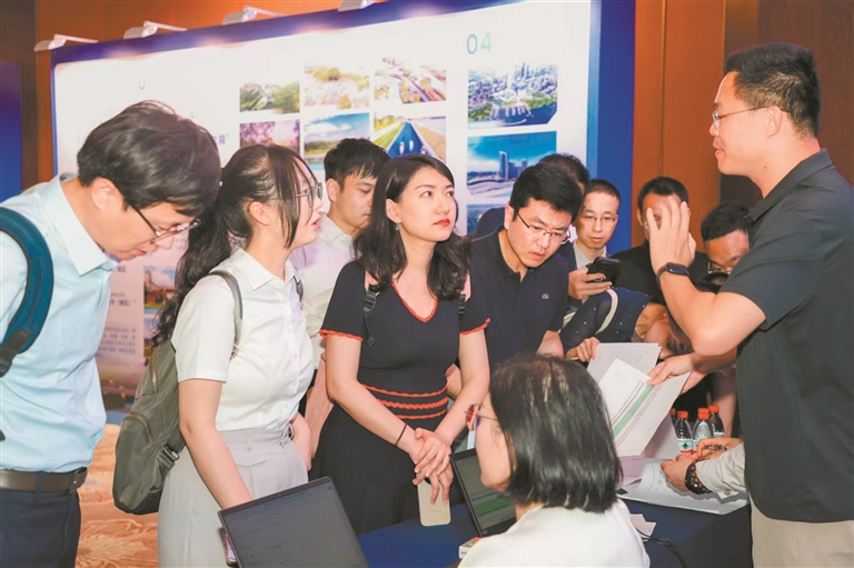 携手共建粤港澳大湾区·中央企业对接会在北京举行