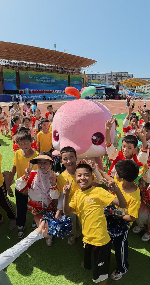 “大湾鸡”首秀丝路，广州市2026年“文化润疆”巡演活动举行2.jpg