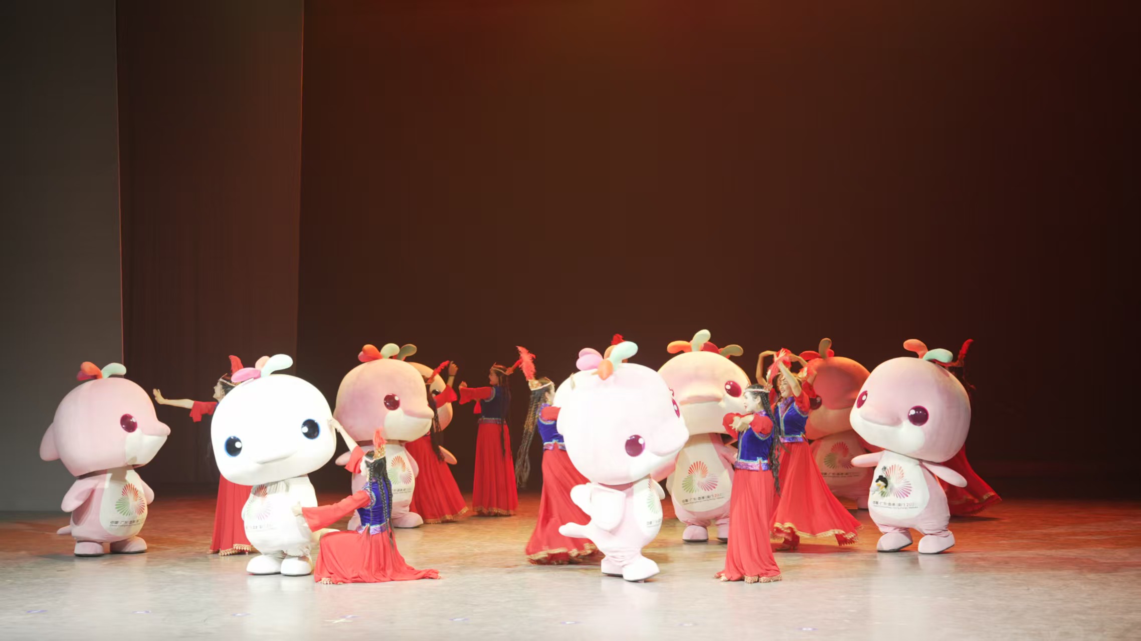 “大湾鸡”首秀丝路，广州市2026年“文化润疆”巡演活动举行4.jpg