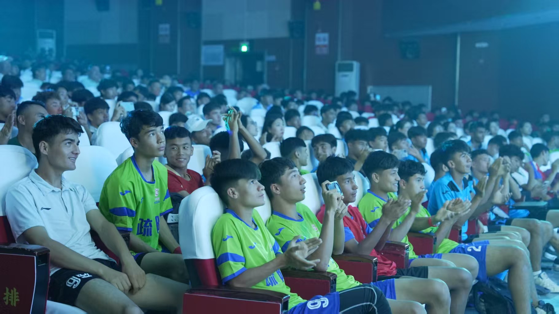 “大湾鸡”首秀丝路，广州市2026年“文化润疆”巡演活动举行3.jpg