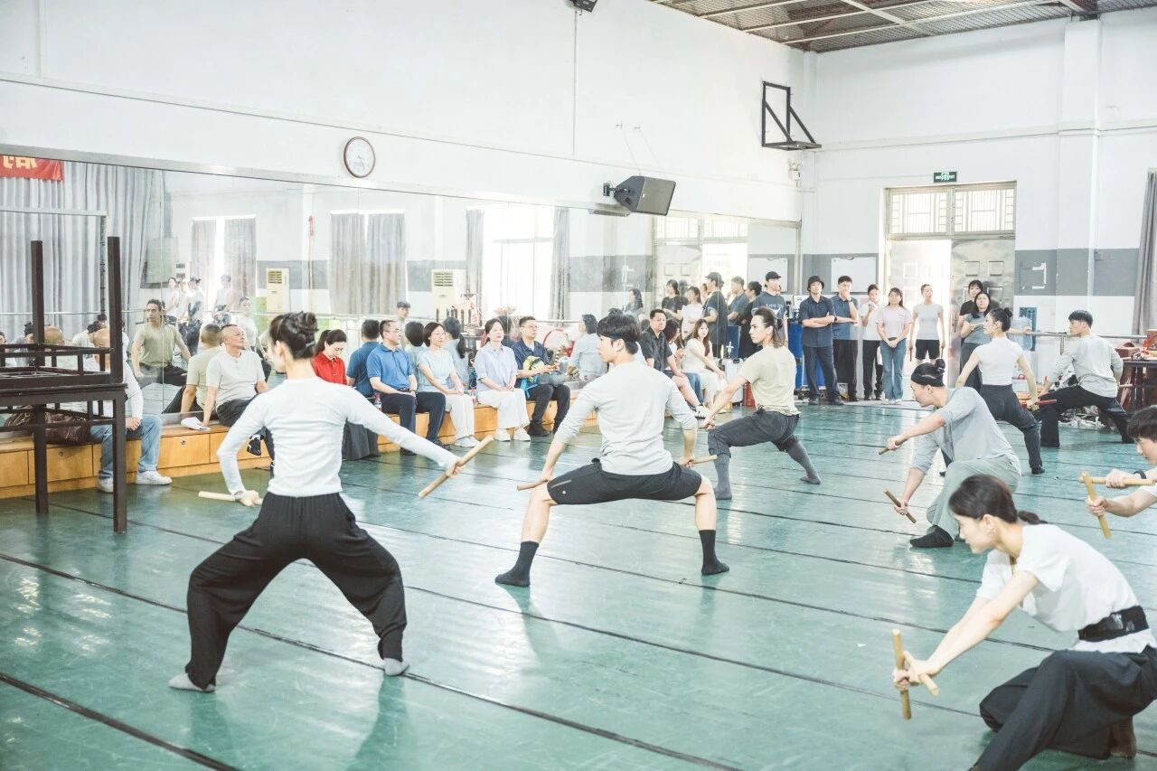 市文化工会走进广歌，慰问备演《英歌》剧组一线演职员2.jpg
