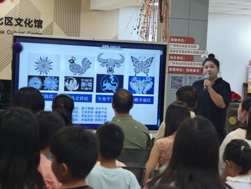 指尖传非遗，银韵润民心 从化区开展《中华人民共和国民族团结进步促进法》专题宣讲暨非遗苗族银饰文化体验活动